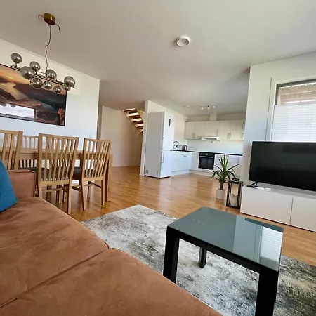 Modern 3-bedroom House With Sea-view Nyaraló