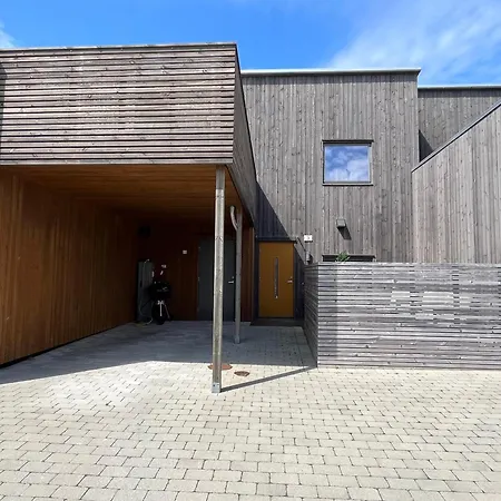 Modern 3-bedroom House With Sea-view Nyaraló Sola